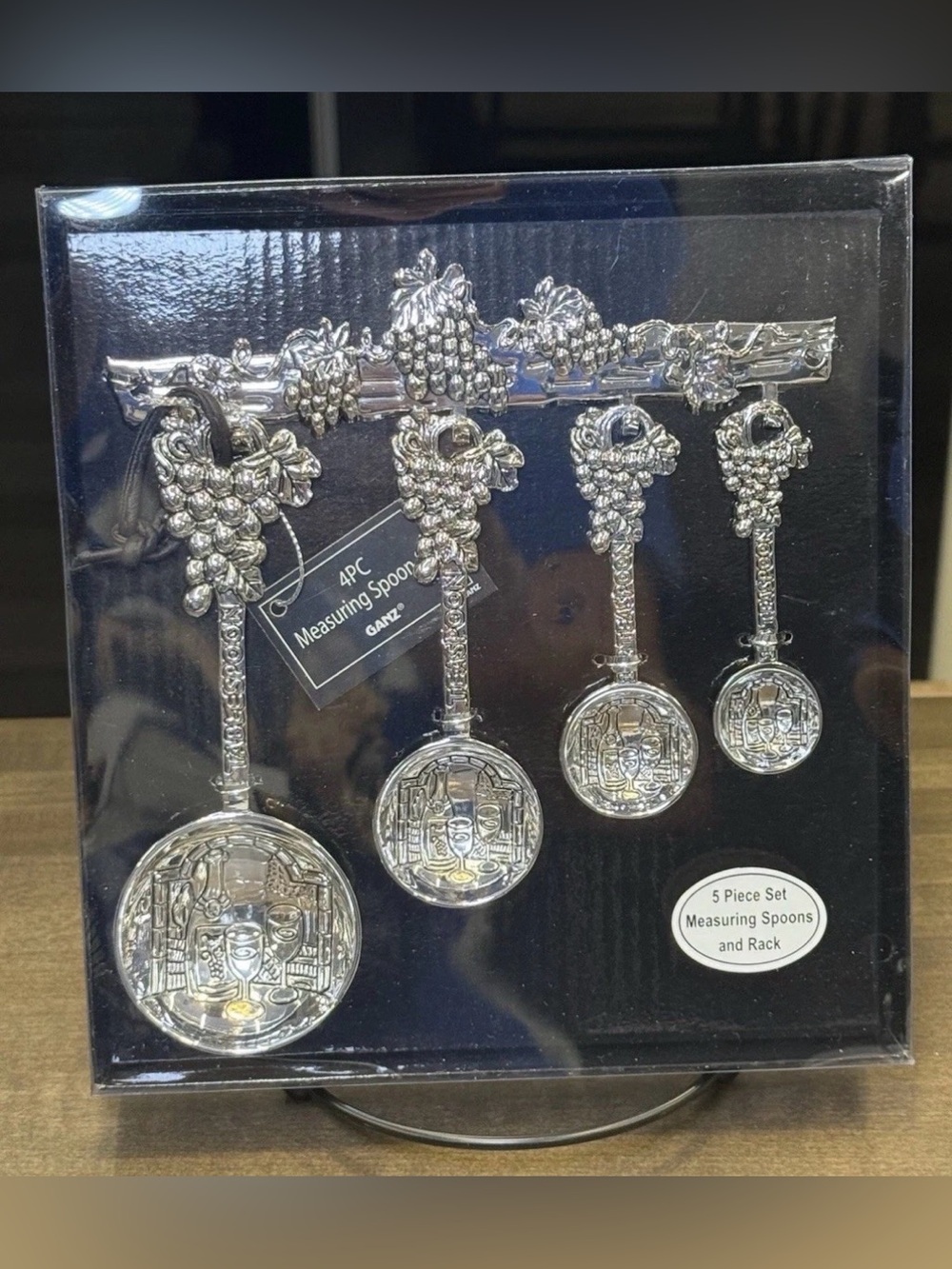 Ganz Five Piece Measuring Spoon Set Vineyard
New- 4 Spoons & Rack